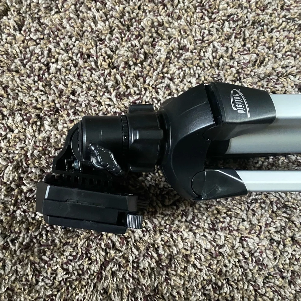 52” digital video/photo tripod